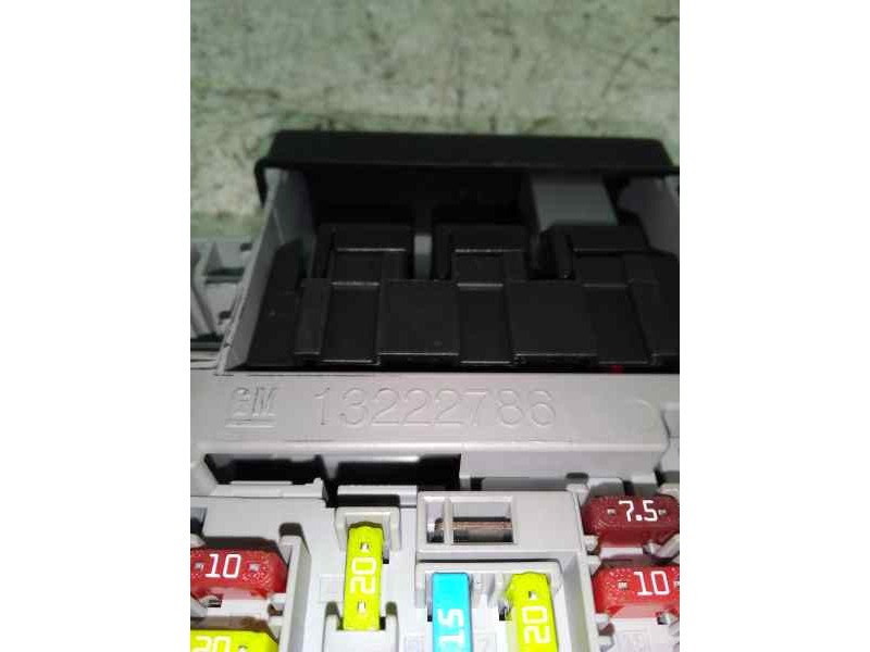 CAJA RELES / FUSIBLES 13222786  - imagen 3