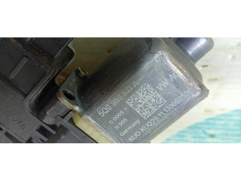 ELEVALUNAS TRASERO IZQUIERDO 5Q0959811A  - imagen 3