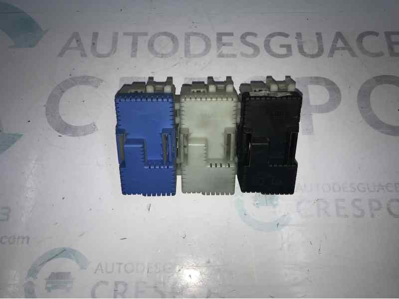 CAJA RELES / FUSIBLES  - imagen 2