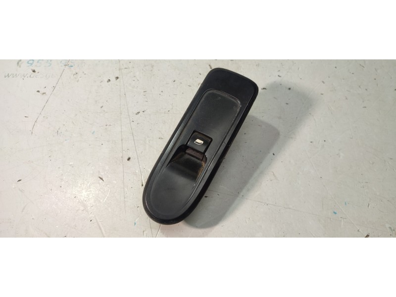 MANDO ELEVALUNAS DELANTERO DERECHO 96661102XT  - imagen 1