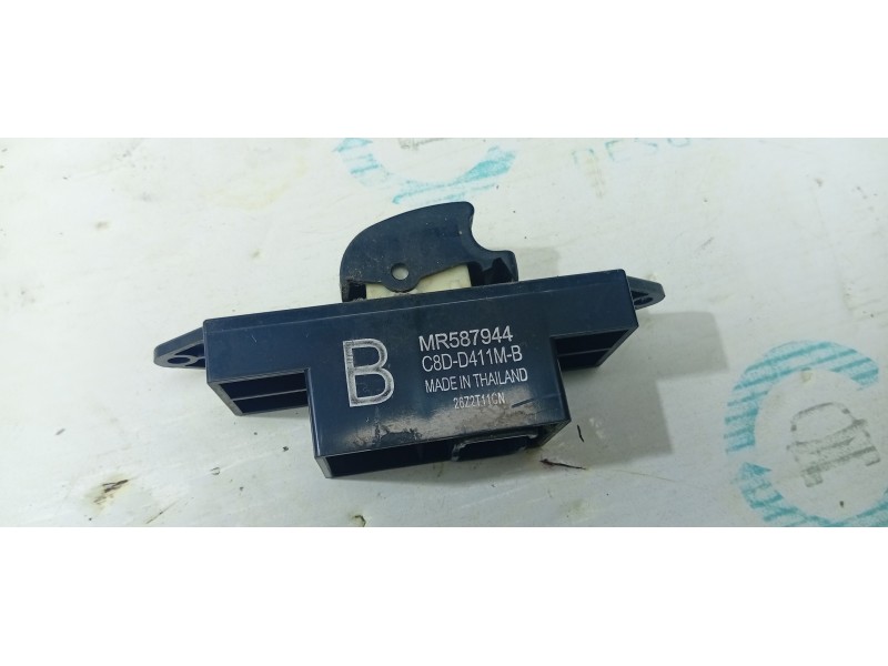 MANDO ELEVALUNAS TRASERO DERECHO C8DD411MB  - imagen 2