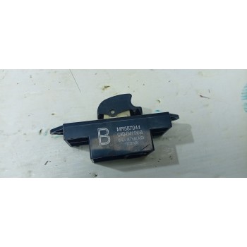 MANDO ELEVALUNAS TRASERO IZQUIERDO C8DD411MB  - miniatura 2