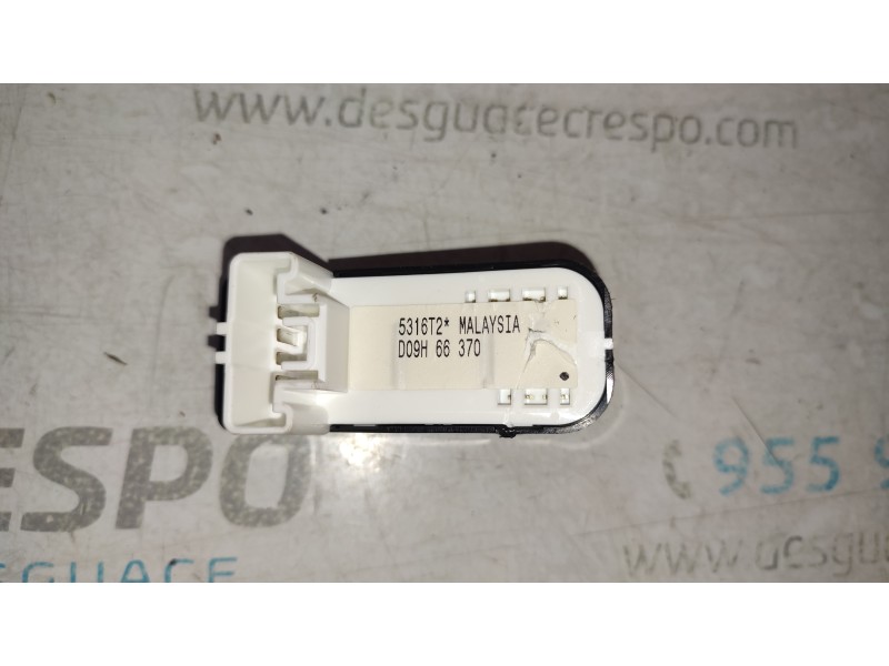 MANDO ELEVALUNAS TRASERO IZQUIERDO D09H66370  - imagen 2