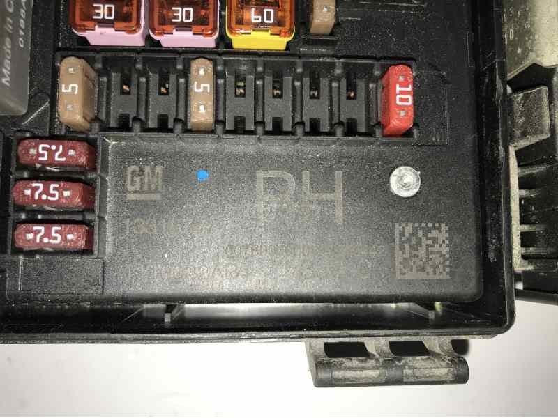 CAJA RELES / FUSIBLES 13318782 1110032AB  - imagen 3