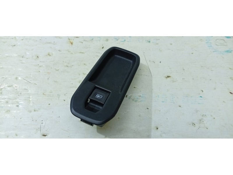 MANDO ELEVALUNAS DELANTERO DERECHO 809609000R  - imagen 1