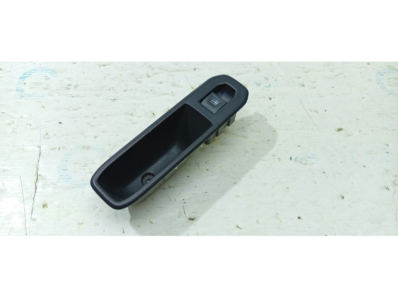 MANDO ELEVALUNAS TRASERO DERECHO 829606755R  - imagen 1