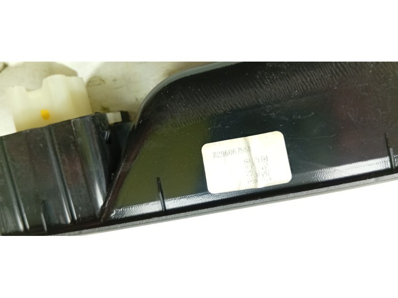 MANDO ELEVALUNAS TRASERO DERECHO 829606755R  - imagen 2