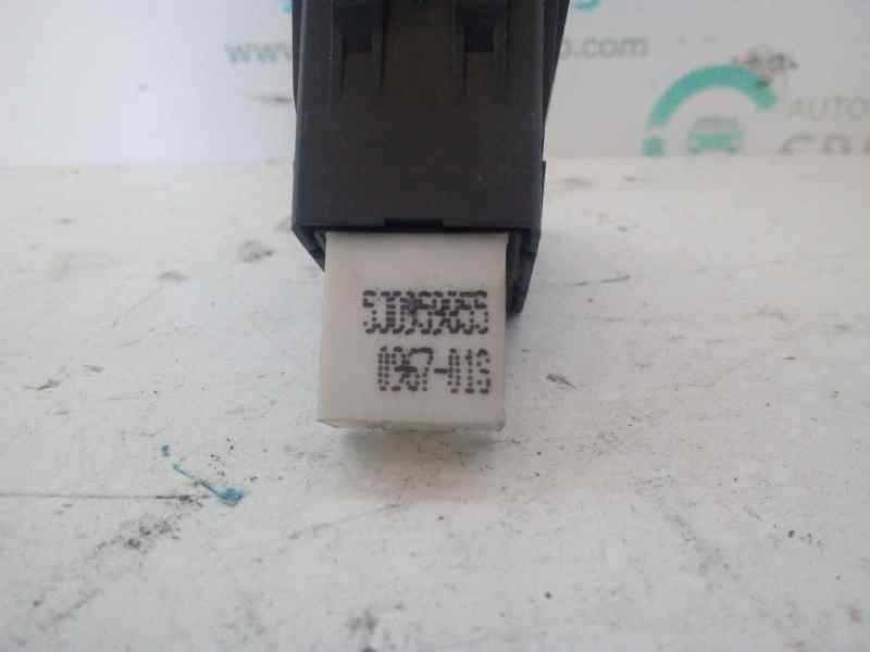 MANDO ELEVALUNAS TRASERO DERECHO 5J0959855  - imagen 2