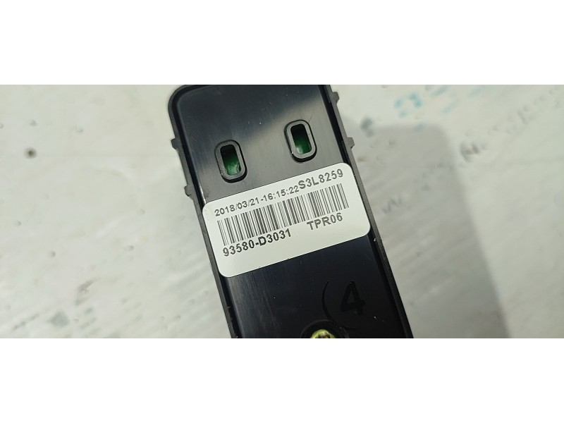 MANDO ELEVALUNAS TRASERO IZQUIERDO 93580D3031  - imagen 2
