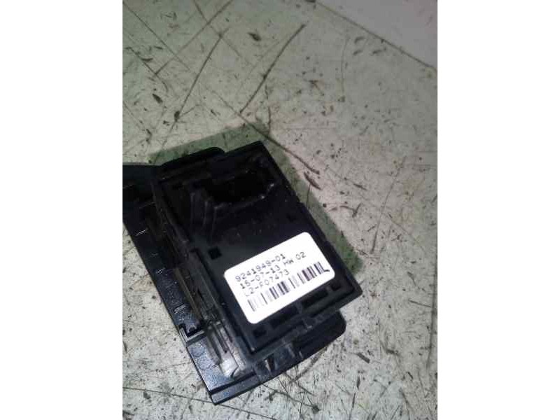 MANDO ELEVALUNAS TRASERO DERECHO 924194901  - imagen 2