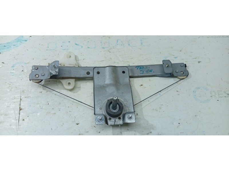 ELEVALUNAS TRASERO IZQUIERDO 827013204R  - imagen 1