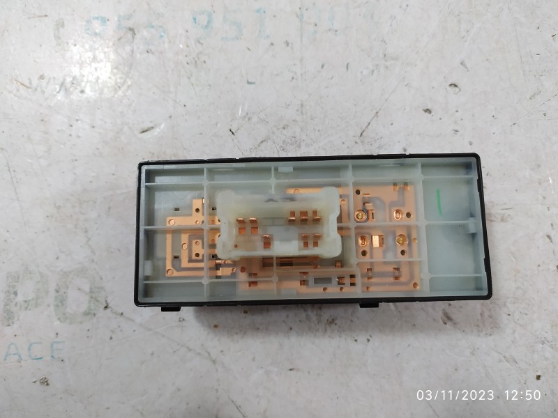 MANDO ELEVALUNAS DELANTERO DERECHO  - imagen 2