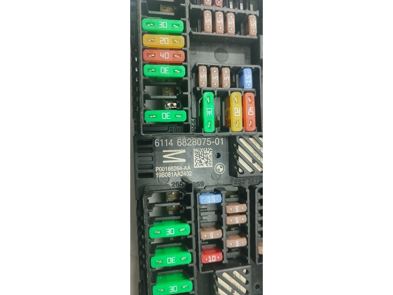 CAJA RELES / FUSIBLES 6828075  - imagen 2