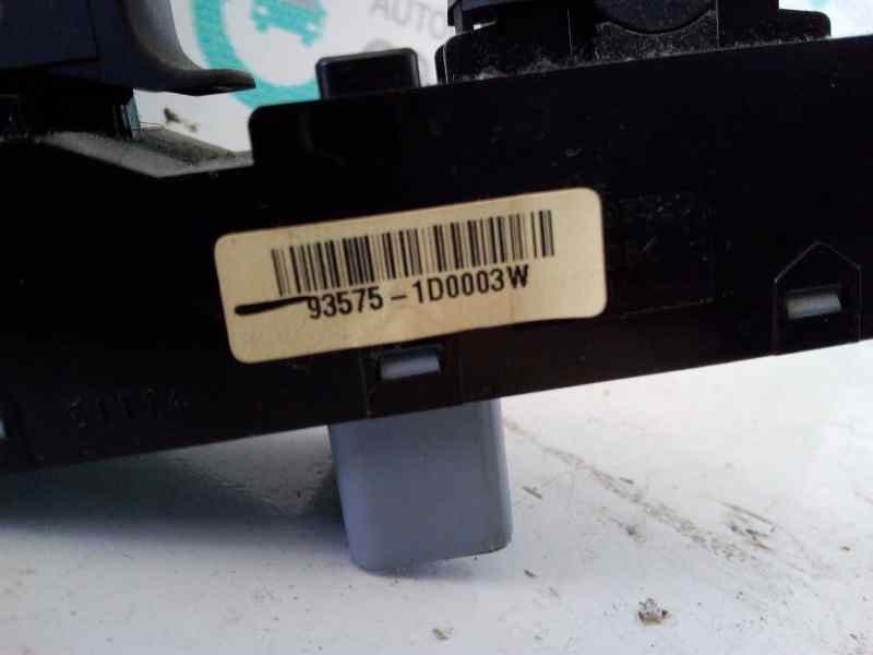 MANDO ELEVALUNAS DELANTERO DERECHO 93575-1D0003W  - imagen 2