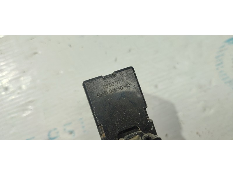 MANDO ELEVALUNAS DELANTERO DERECHO 96190777  - imagen 2