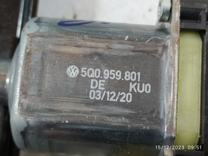 ELEVALUNAS TRASERO IZQUIERDO 83A839461 5Q0959801  - imagen 3