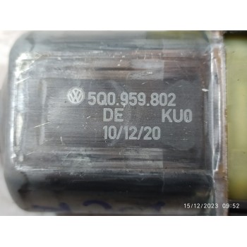 ELEVALUNAS TRASERO DERECHO 83A839462 5Q0959802  - miniatura 4