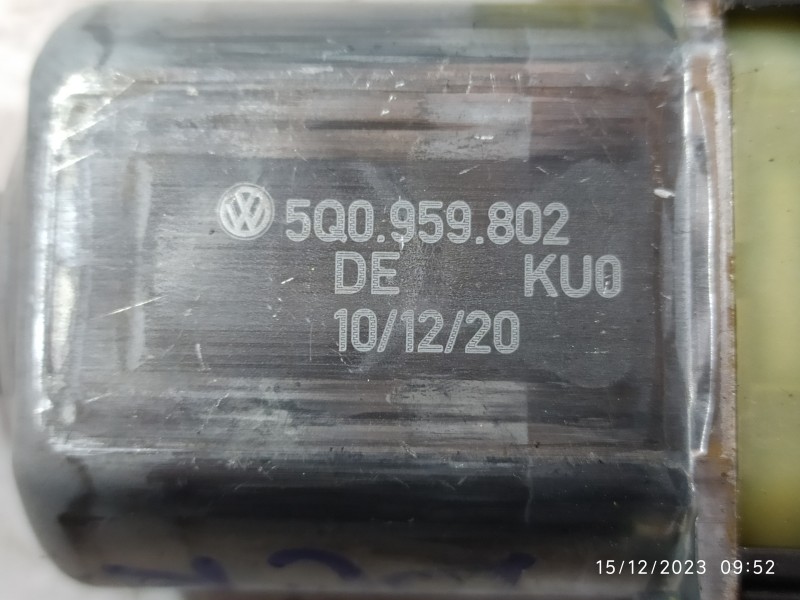 ELEVALUNAS TRASERO DERECHO 83A839462 5Q0959802  - imagen 4