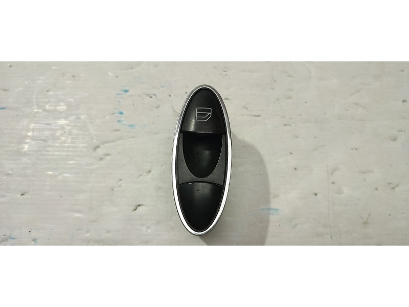 MANDO ELEVALUNAS TRASERO DERECHO A2118218651  - imagen 1