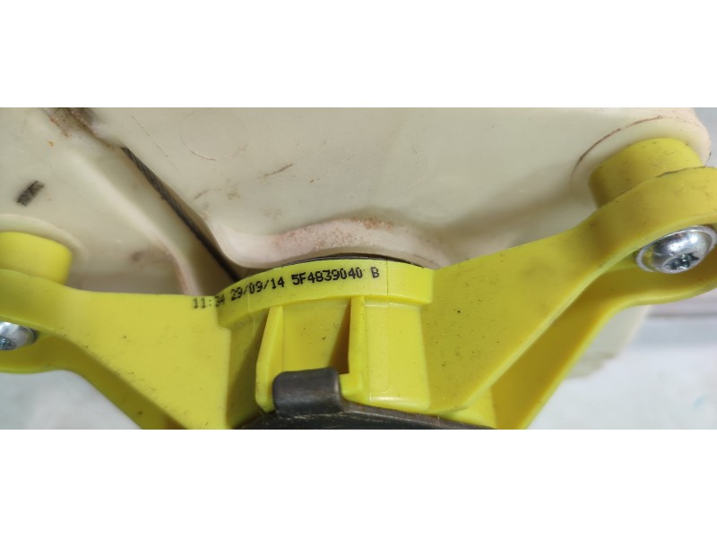 ELEVALUNAS TRASERO DERECHO 5F4839040B  - imagen 2