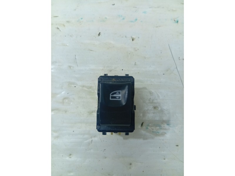 MANDO ELEVALUNAS DELANTERO DERECHO 254218614R 10023874--  - imagen 1