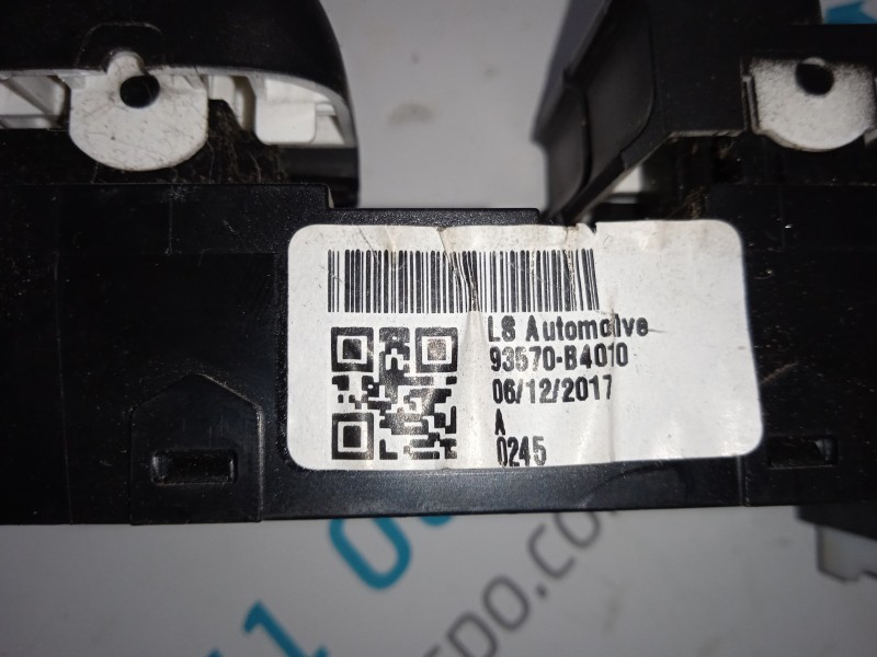 MANDO ELEVALUNAS DELANTERO IZQUIERDO 93570B4010  - imagen 3