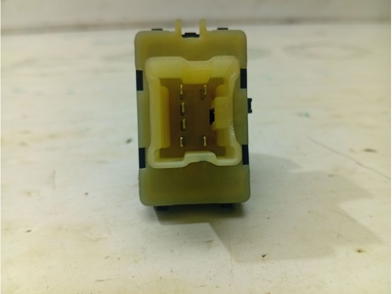 MANDO ELEVALUNAS DELANTERO DERECHO 254218614R 10023874--  - imagen 2