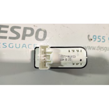 MANDO ELEVALUNAS TRASERO DERECHO D09H66370  - miniatura 2