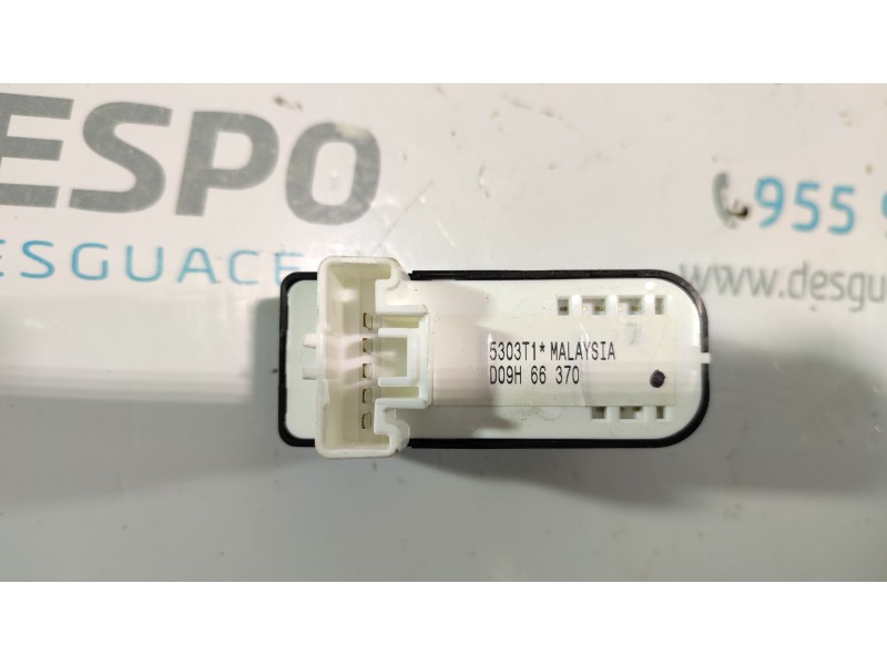 MANDO ELEVALUNAS TRASERO DERECHO D09H66370  - imagen 2