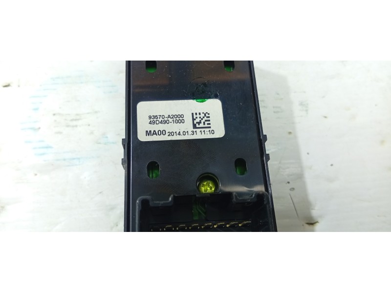 MANDO ELEVALUNAS DELANTERO IZQUIERDO 93570A2000  - imagen 2