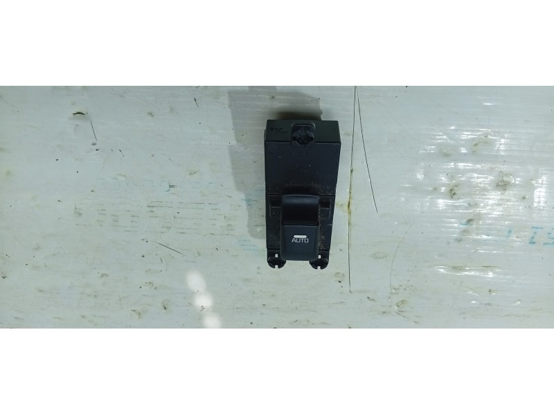 MANDO ELEVALUNAS DELANTERO DERECHO 49D5101000  - imagen 1