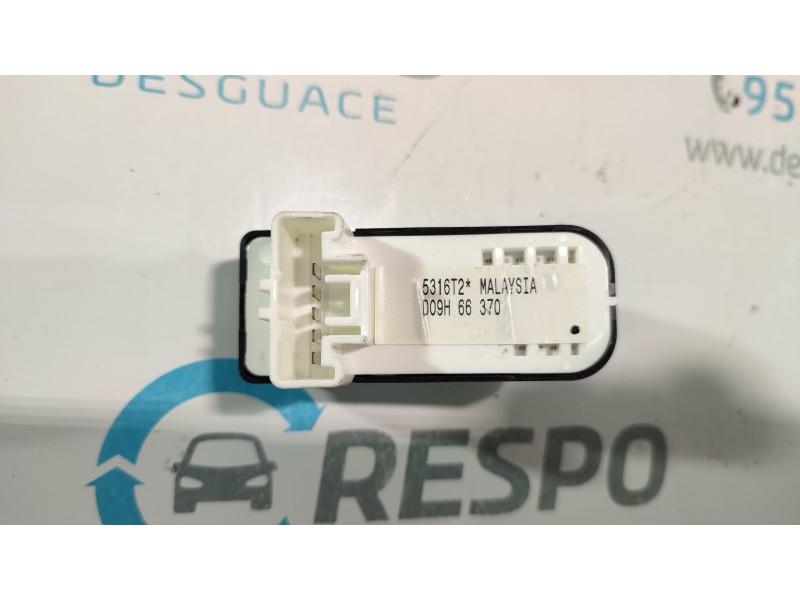 MANDO ELEVALUNAS DELANTERO DERECHO D09H66370  - imagen 2