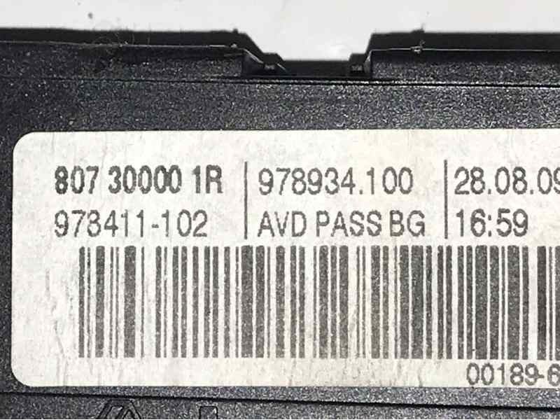 ELEVALUNAS DELANTERO DERECHO 807300001R  - imagen 2