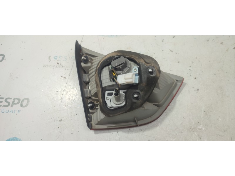 PILOTO TRASERO DERECHO INTERIOR 924062Y0  - imagen 2