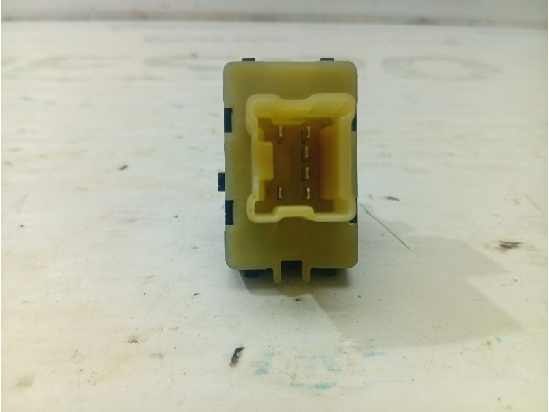 MANDO ELEVALUNAS TRASERO DERECHO 254218614R 10023874  - imagen 2