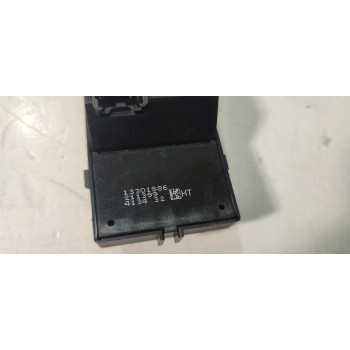 MANDO ELEVALUNAS DELANTERO DERECHO 13301886  - miniatura 2