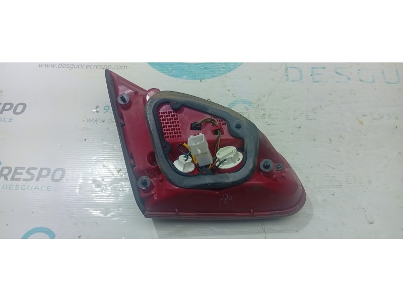 PILOTO TRASERO DERECHO INTERIOR 92404A20  - imagen 2