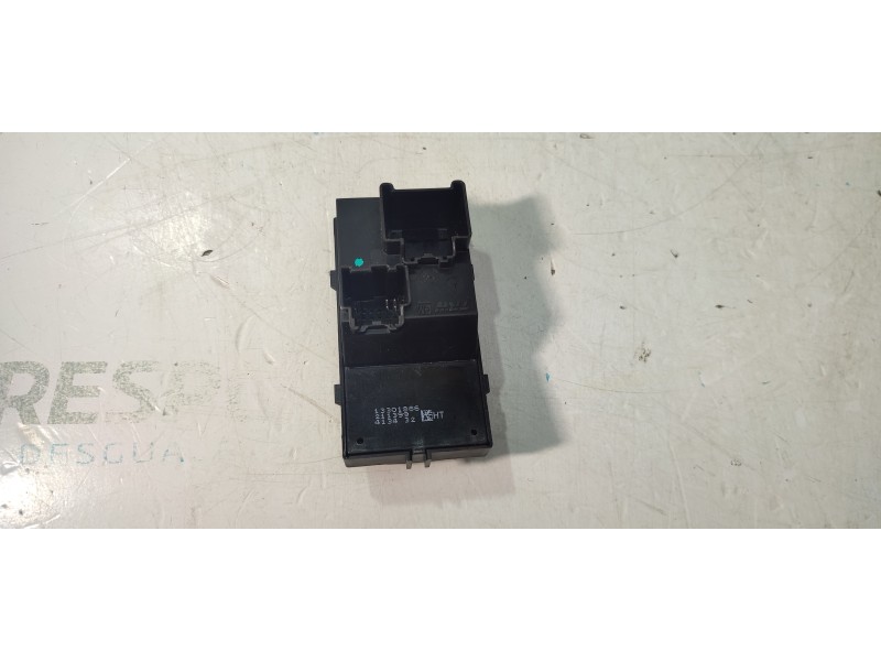 MANDO ELEVALUNAS DELANTERO DERECHO 13301886  - imagen 3