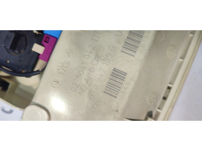 LUZ INTERIOR 8T0947135B  - imagen 2