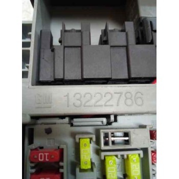 CAJA RELES / FUSIBLES 13222786  - miniatura 2