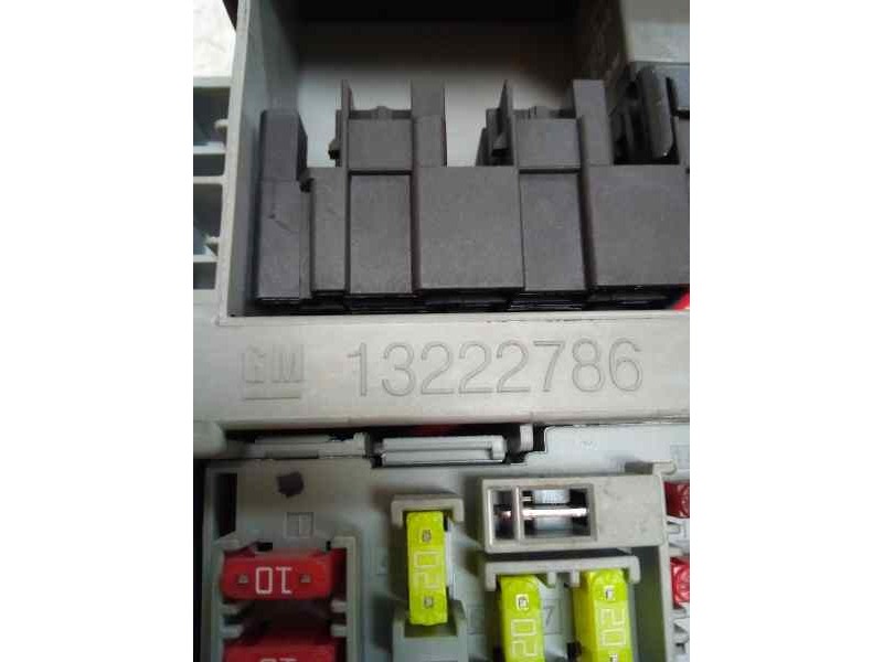 CAJA RELES / FUSIBLES 13222786  - imagen 2