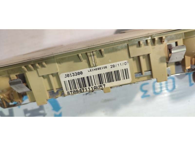 LUZ INTERIOR 8T0947111  - imagen 2