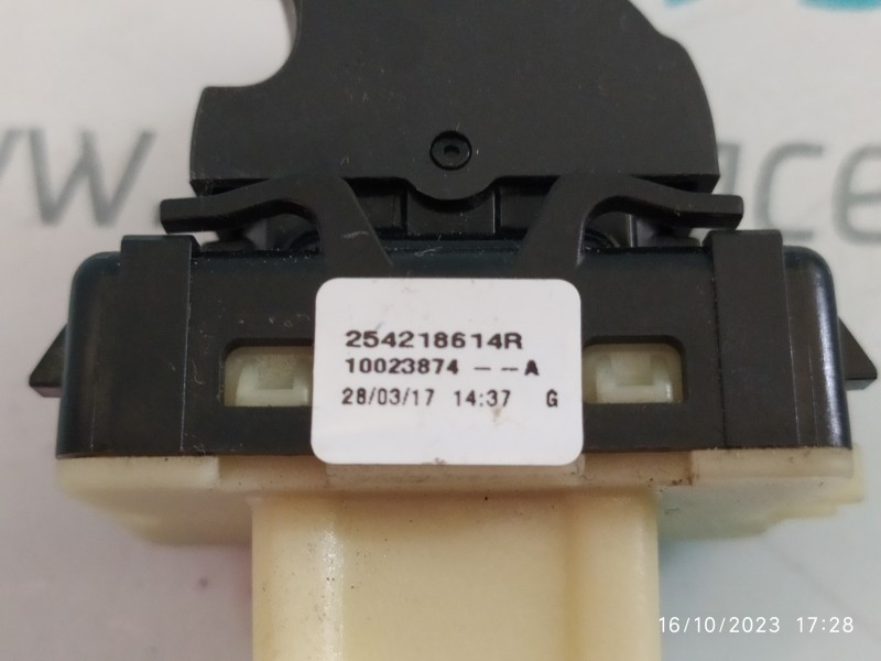 MANDO ELEVALUNAS DELANTERO DERECHO 254218614R  - imagen 2