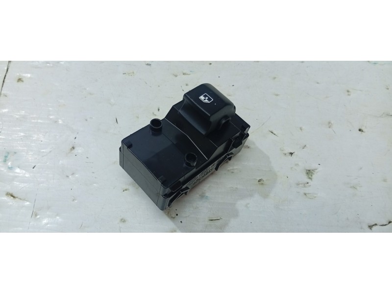 MANDO ELEVALUNAS DELANTERO DERECHO 93575J7000  - imagen 1