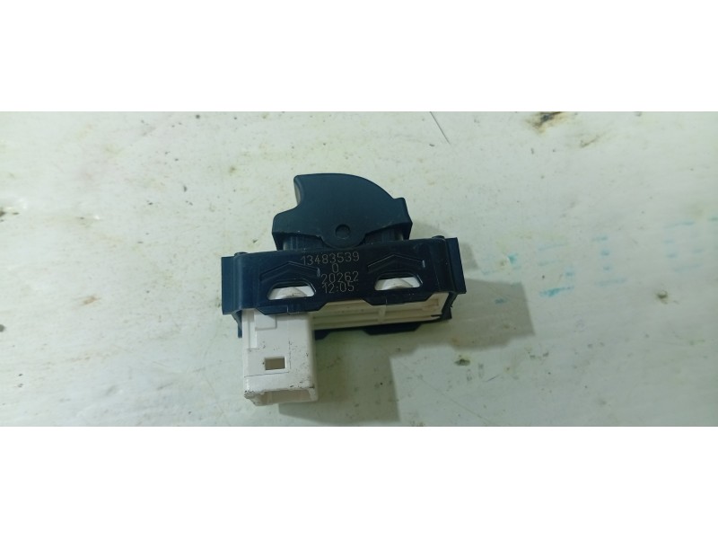 MANDO ELEVALUNAS TRASERO DERECHO 13483539  - imagen 2