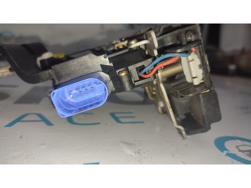 CERRADURA PUERTA TRASERA DERECHA 3D1837016  - imagen 3