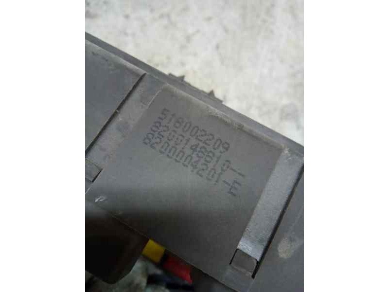 CAJA RELES / FUSIBLES 8200148810 8200004201E  - imagen 2