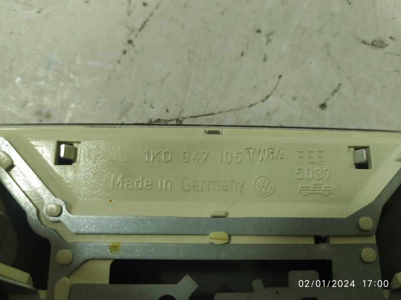 LUZ INTERIOR 1K0947105  - imagen 2