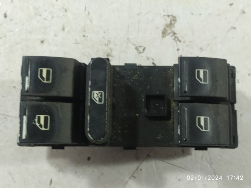 MANDO ELEVALUNAS DELANTERO IZQUIERDO 1K4959857B  - imagen 1