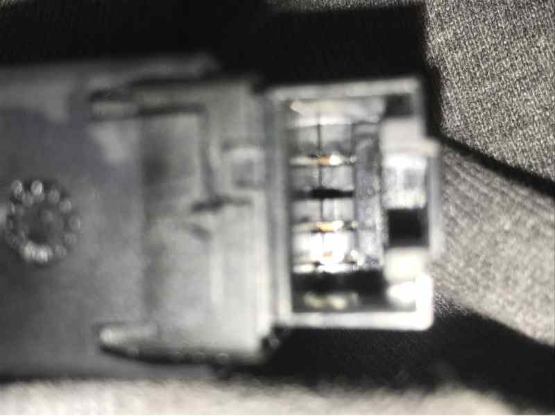 MANDO ELEVALUNAS TRASERO IZQUIERDO 5G0868345  - imagen 3